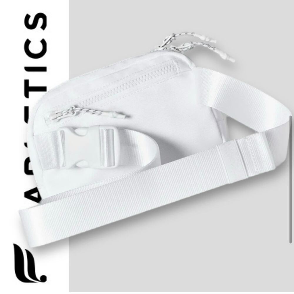 FABLETICS NWT WHITE CROSSBODY BELT BAG ACTIVE ATHLEISURE TENNIS TRAVEL UNISEX - Picture 2 of 4